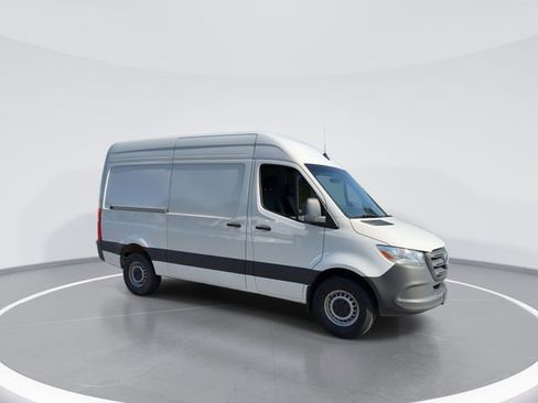 Used 2025 Mercedes-Benz Sprinter 2500 image 2
