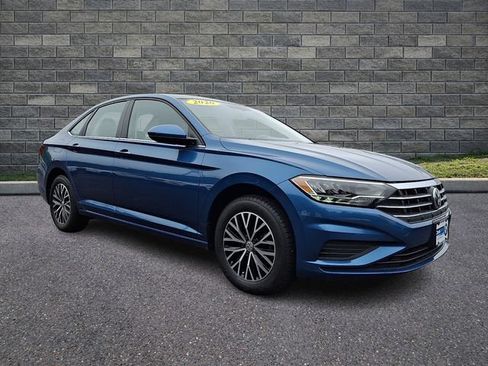 Used 2020 Volkswagen Jetta SE w/ SE Cold Weather Package FWD image 1
