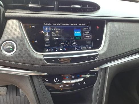 Used 2024 Cadillac XT6 Luxury w/ LPO, Floor Liner Package AWD/4WD image 11