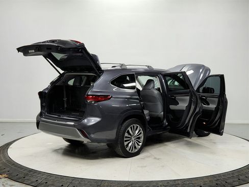 Used 2020 Toyota Highlander Platinum image 15