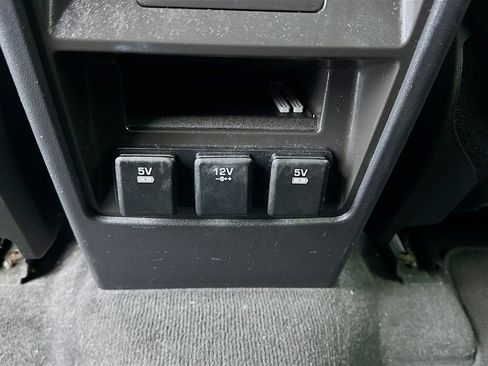 Used 2017 Land Rover Discovery Sport SE image 16