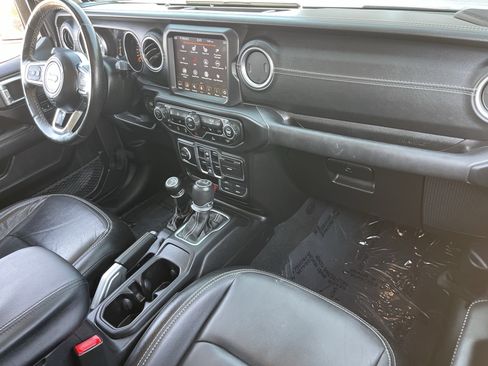 Used 2020 Jeep Gladiator Overland AWD/4WD image 11
