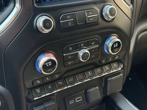 Used 2023 GMC Sierra 3500 AT4 w/ AT4 Premium Plus Package AWD/4WD image 18