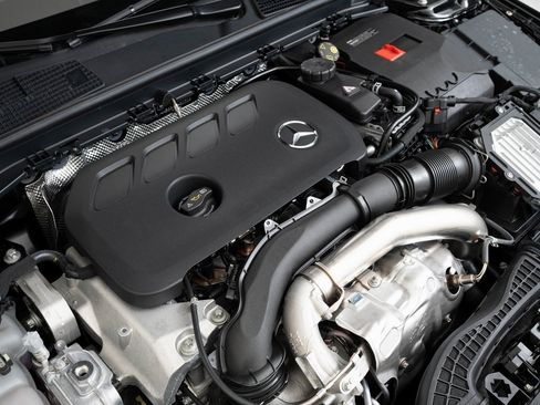 Certified 2025 Mercedes-Benz CLA 250 4MATIC image 39