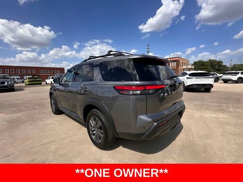Certified 2025 Nissan Pathfinder SV w/ SV Premium Package FWD image 3