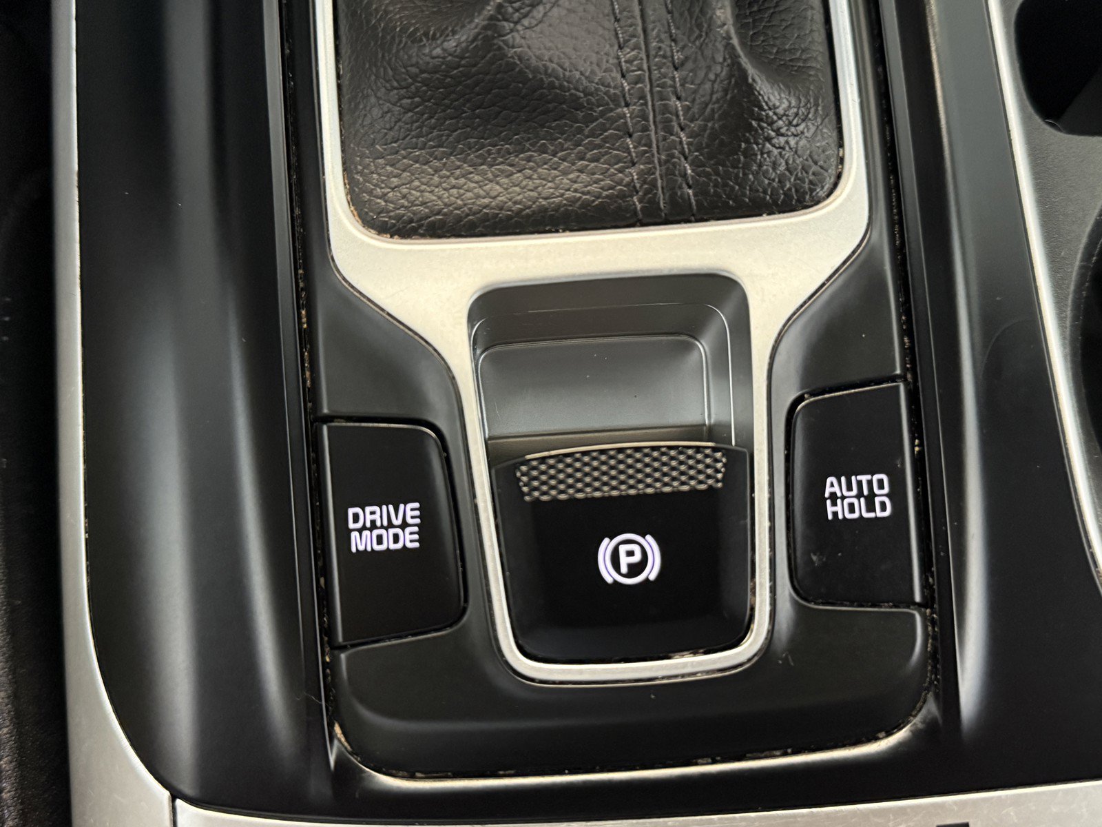 Used 2023 Kia Carnival LX FWD image 17