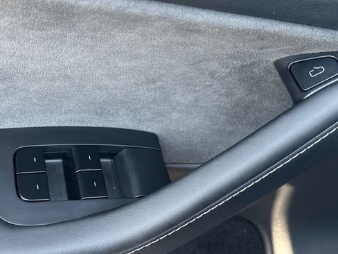 Used 2025 Tesla Model Y Long Range RWD image 16