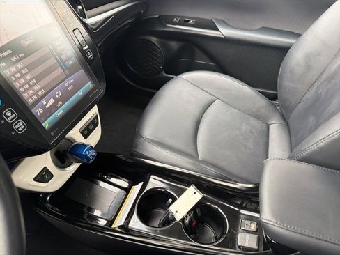 Used 2018 Toyota Prius Prime Premium image 27