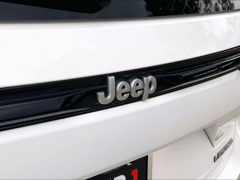 Used 2024 Jeep Grand Cherokee Limited w/ Trailer Tow Package RWD image 30