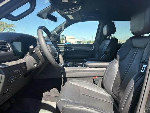 Used 2024 Jeep Wagoneer Series II w/ Flexible Seating Group RWD image 8