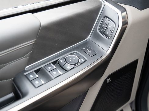 Used 2025 Ford F450 Platinum w/ Platinum Plus Package image 19