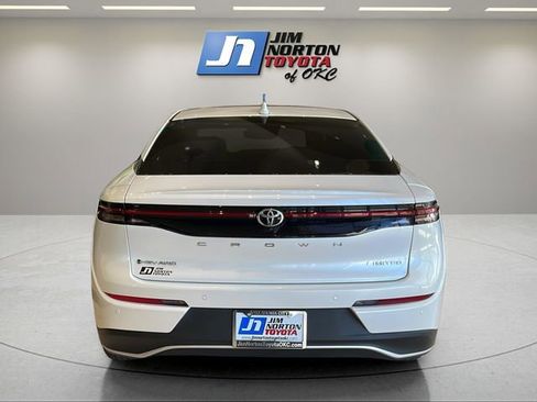 Used 2024 Toyota Crown Limited image 6