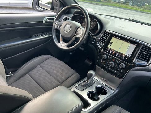 Certified 2022 Jeep Grand Cherokee Laredo E RWD image 10