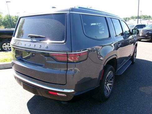 Certified 2025 Jeep Wagoneer 4WD image 3