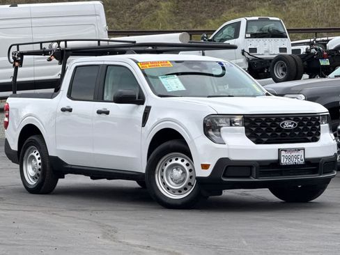 Used 2025 Ford Maverick XLT w/ Equipment Group 302A image 2