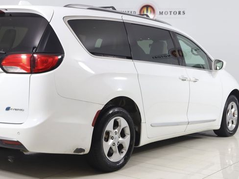 Used 2018 Chrysler Pacifica Touring-L FWD image 43