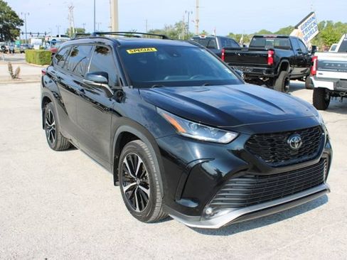 Used 2022 Toyota Highlander XSE AWD/4WD image 14