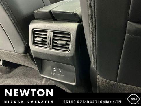 Used 2024 Nissan Rogue SV w/ SV Premium Package AWD/4WD image 15