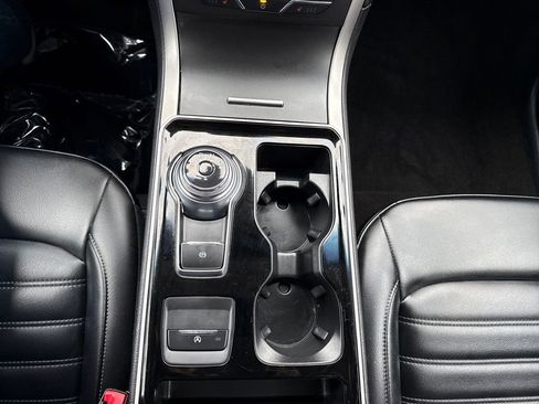 Used 2020 Ford Edge SEL image 21