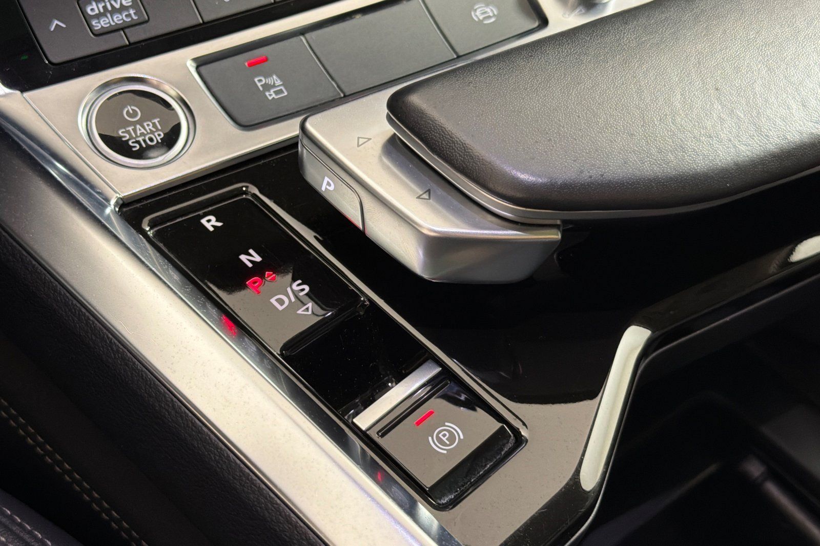 Used 2024 Audi Q8 e-tron Premium AWD/4WD image 21