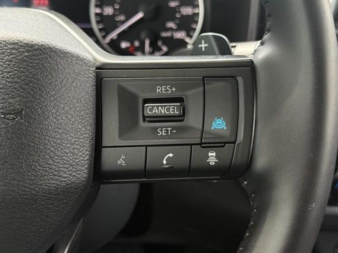 Used 2025 Nissan Rogue SV AWD/4WD image 33