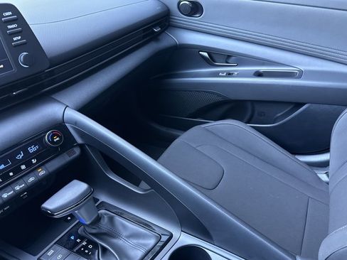 Used 2025 Hyundai Elantra Sport FWD image 17