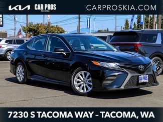 Used 2020 Toyota Camry SE image 1