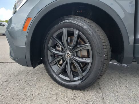 Certified 2024 Volkswagen Tiguan SE w/ Panoramic Sunroof Package FWD image 34