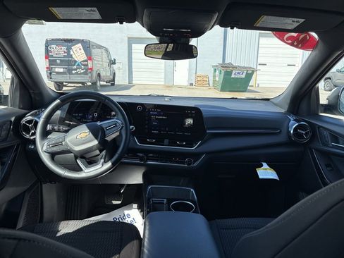 Used 2025 Chevrolet Equinox LT image 25