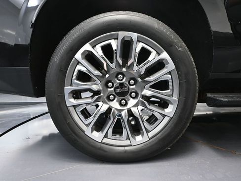Used 2023 GMC Yukon XL Denali Ultimate AWD/4WD image 17