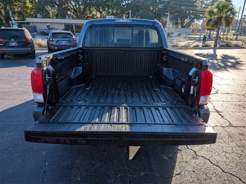 Used 2017 Toyota Tacoma TRD Sport image 13