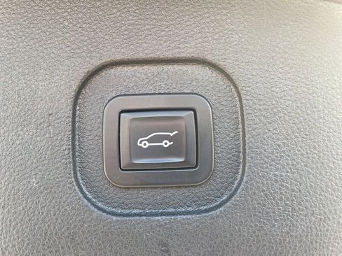 Used 2016 Chevrolet Equinox LTZ w/ Enhanced Convenience Package image 8