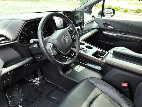 Used 2021 Toyota Sienna XSE w/ XSE Plus Package FWD image 14
