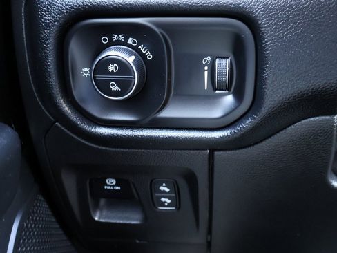 Used 2021 RAM 1500 Big Horn image 31