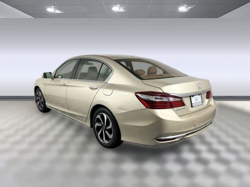 Used 2016 Honda Accord EX image 3