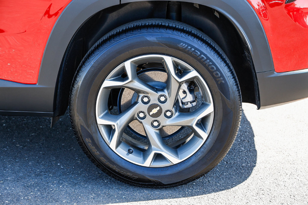 Used 2026 Chevrolet Trax LT w/ LT Convenience Package FWD image 17