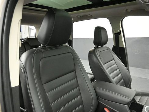 Certified 2018 Ford Escape Titanium w/ Ford Safe & Smart Package image 32