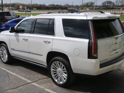 Used 2017 Cadillac Escalade Platinum AWD/4WD image 11