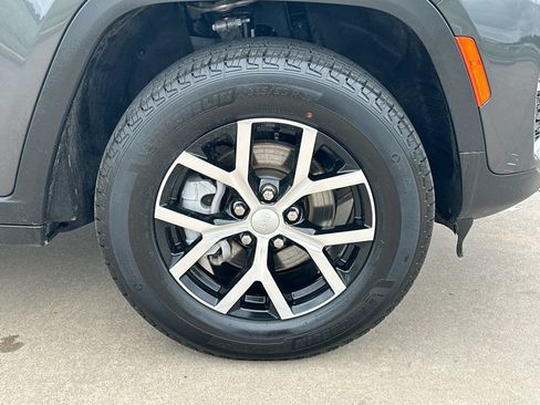 Used 2025 Jeep Grand Cherokee Limited RWD image 10