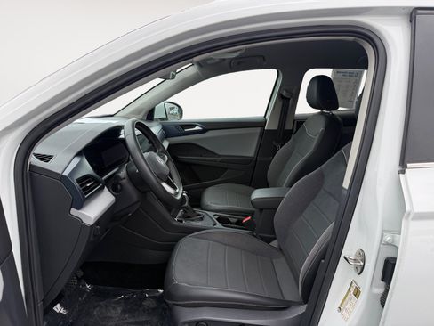 Certified 2023 Volkswagen Taos SE w/ Black Wheel Package FWD image 10