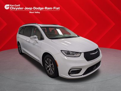 Used 2024 Chrysler Pacifica Pinnacle
