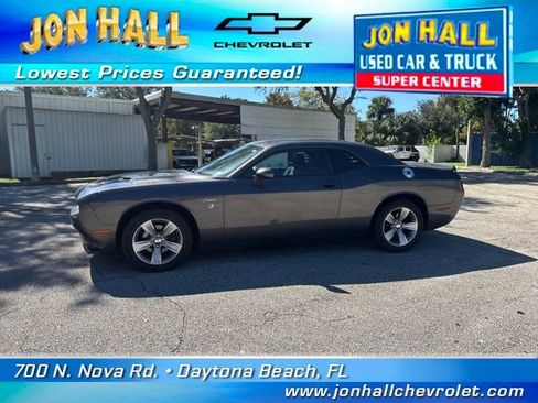 Used 2020 Dodge Challenger SXT image 4