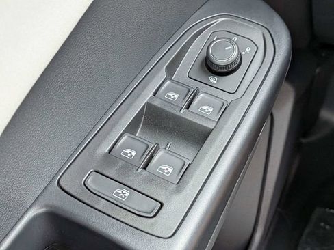 New 2026 Volkswagen Taos SE FWD image 24
