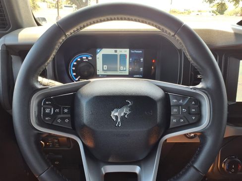 Certified 2022 Ford Bronco Big Bend w/ Sasquatch Package AWD/4WD image 25