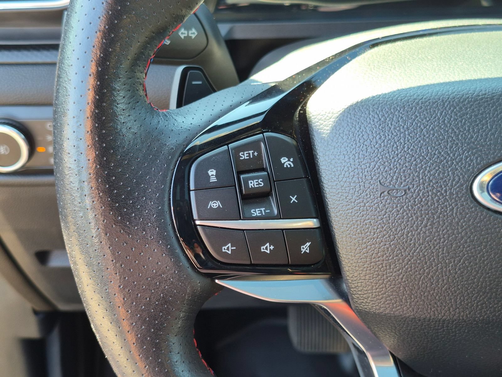 Used 2023 Ford Explorer ST w/ Equipment Group 401A AWD/4WD image 18