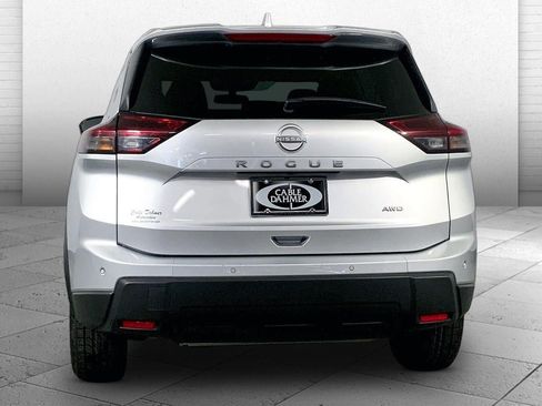 Used 2025 Nissan Rogue SV AWD/4WD image 3