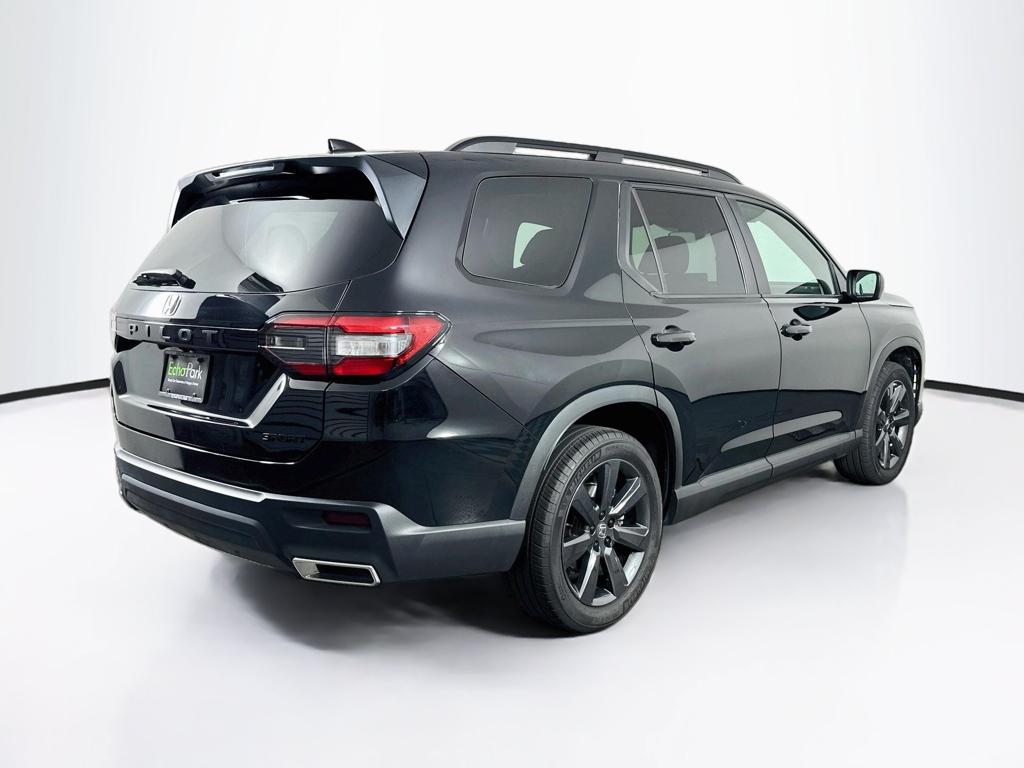 Used 2025 Honda Pilot Sport image 9