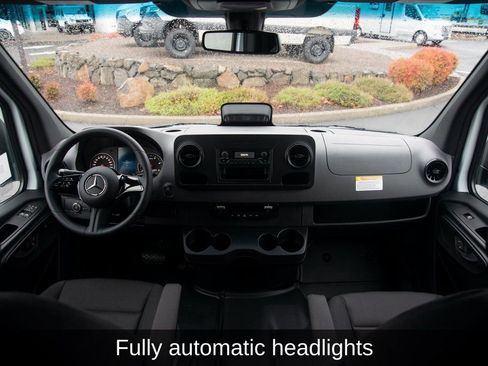 Used 2025 Mercedes-Benz Sprinter 2500 image 33