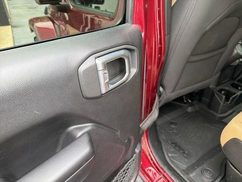 Used 2021 Jeep Gladiator Sport AWD/4WD image 36