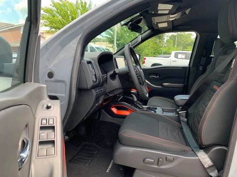 Used 2025 Nissan Frontier Pro-X RWD image 21